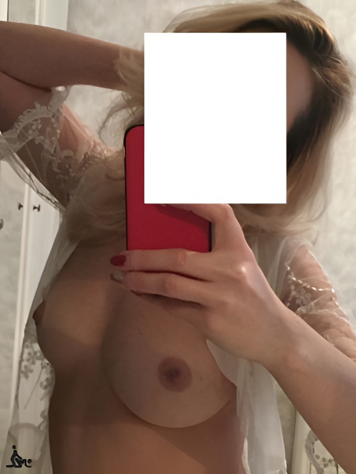 Софа привлекательная девушка из Омска цена от 10000 руб