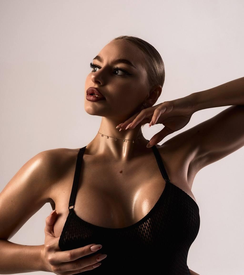 Лейла привлекательная девушка из Омска цена от 9000 руб